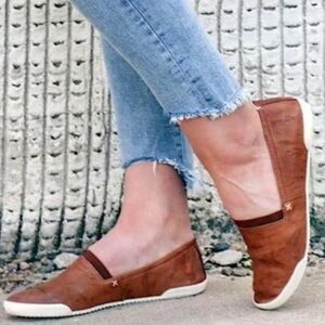 FRYE MELANIE SLIP ON LOAFERS BROWN COGNAC COLORED 7.5